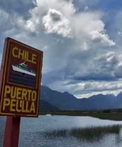 Alternative view of Lago de Todos los Santos y Villa Peulla