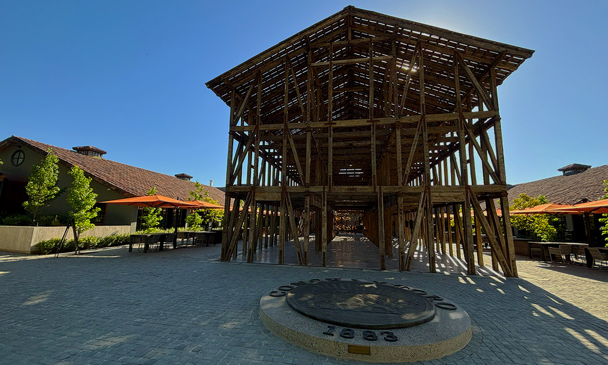 Estructura granero de madera reconstruido en Concha y Toro