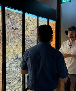 Guía explica tipos de terroir en museo sensorial de Concha y Toro